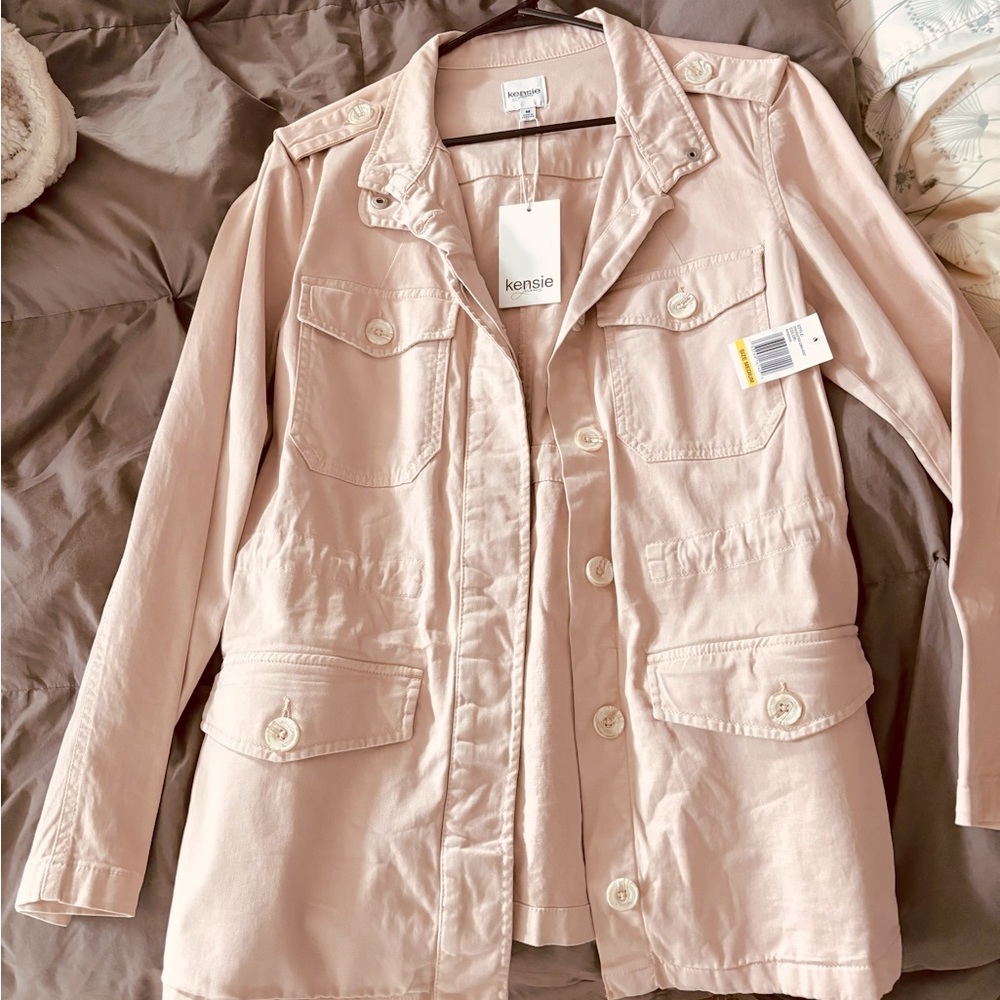 Super cute spring coat.
